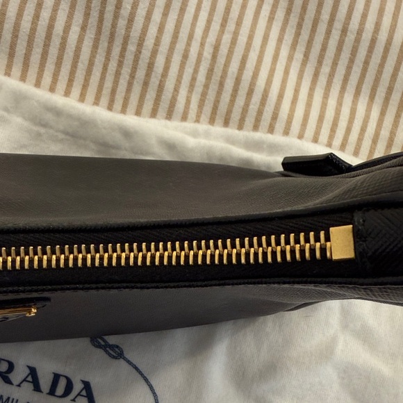 Prada Black Saffiano leather Bag Gold Hardware crossbody 2005 re-edition - Picture 10 of 13
